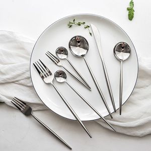 Ensemble de couverts en acier inoxydable à long manche pour une prise en main facile, design moderne, idéal pour les fêtes, les mariages et les dîners à la maison - Product Image 4