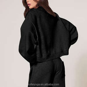 Conjunto de dos piezas de invierno para hombre de chándal de algodón 100% liso personalizado con sudadera recortada con capucha y pantalones de chándal - Product Image 6