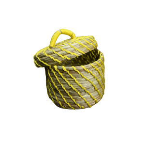 Cesta decorativa de hierba Sabai con tejido rústico tradicional hecho a mano para un almacenamiento elegante y un hogar sostenible ecológico - Product Image 1