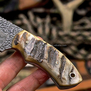 Hecho a mano Twist Damasco personalizado cuerno de oveja pequeño cuchillo de caza desollado OEM personalizado Camping cuchillos de caza - Product Image 3