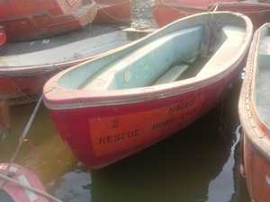 Marine Life Boat d'occasion en fibre de verre récupéré dans une cour de levage et prêt à être exporté pour le plaisir et la décoration - Product Image 5