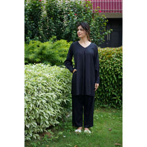 Ensemble coordonné classique en crêpe noir - Ensemble de 2 pièces à manches trois quarts - Product Image 2