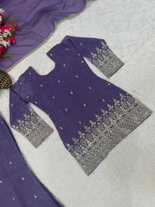Magnifique ensemble Salwar Kameez pour femme en soie violette gaufrée, brodé romain, séchage rapide, avec Dupatta et Sharara, idéal pour les fêtes - Product Image 2