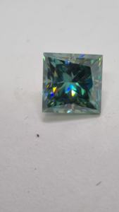 Diamante elegante moissanita corte princesa azul claro - Product Image 4