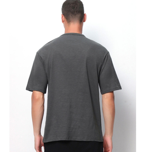 T-shirt pour homme en coton 100% sur mesure OEM, de haute qualité, coupe ample et carrée, col montant, manches courtes, sérigraphie - Product Image 3