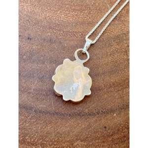 Pendentif Tamara Pinto avec corail et pierres multicolores serties dans un design floral en argent sterling - Product Image 5