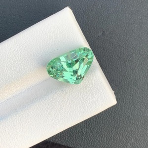 Kunzite vert rayé, taille cœur facetté, pierre précieuse en vrac d'Afghanistan pour la fabrication de bijoux - Product Image 1