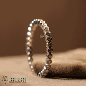 Anillo de boda de eternidad completa con ajuste de bisel de diamante de corte redondo para mujer - Product Image 2