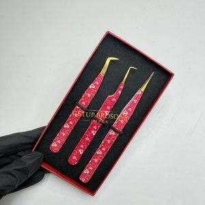 Pince à cils GETUP BROSONS IMPEX personnalisée en acier inoxydable avec revêtement en papier en forme de cœur, pointe dorée, anti-magnétique et poignée diamantée - Product Image 3