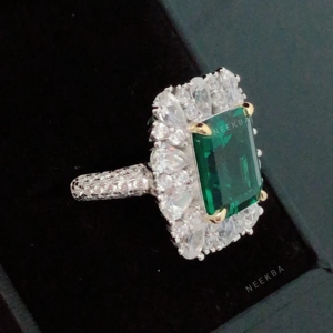 Esmeralda de 9*11mm cortada en laboratorio con piedras laterales de moissanita, anillo hecho a mano de oro sólido de 10K, tono de Metal personalizado/pureza - Product Image 5