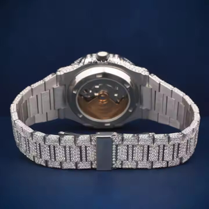 Montre personnalisable faite à la main entièrement sertie de diamants pour hommes VVS Moissanite Quartz Miyota Style sport Bracelet en acier inoxydable Résistante à l'eau - Product Image 3