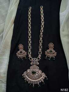 PENDENTIF AMÉRICAIN TRADITIONNEL ENSEMBLE PENDENTIF DIAMANT AMÉRICAIN AMÉRICAIN AMÉRICAIN ET ENSEMBLE PENDENTIF CLASSIQUE PLAQUÉ OR POUR FEMMES ET FILLE ET ENSEMBLE DE BIJOUX - Product Image 2