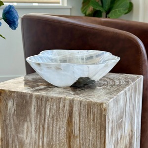 Cuenco decorativo de resina brillante blanco hecho a mano, bandeja central con acabado brillante, mesa elegante, acento para el hogar, cocina, sala de estar - Product Image 3