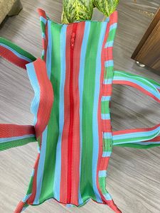 ถุงซิปไนลอนรีไซเคิลขนาดใหญ่ เป็นมิตรกับสิ่งแวดล้อม ใช้ซ้ำได้ พิมพ์ออฟเซ็ต ถุงพลาสติกยั่งยืน ผลิตในอินเดีย จำหน่ายจำนวนมาก สำหรับซักผ้า - Product Image 5