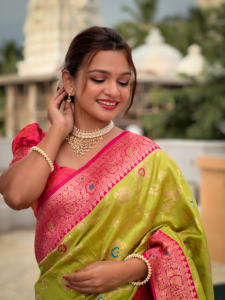 Hermoso Sari Banarasi con retoque de Meenakari tejido Zari - Product Image 6