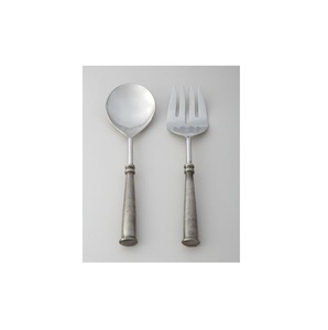 Serveur à salade classique en acier inoxydable incurvé, idéal pour les maisons traditionnelles, offrant une utilisation quotidienne fiable avec un style intemporel - Product Image 1