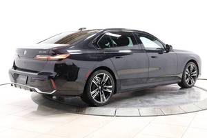 BMW i7 xDrive60 AWD xDrive60 2023, sedán de 4 puertas, autos usados en buen estado a la venta - Product Image 4