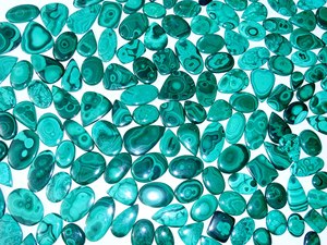 Cabujón de malaquita natural de forma de mezcla suave de tamaño libre de piedra de proveedor de piedras preciosas a precio de fábrica al por mayor - Product Image 6