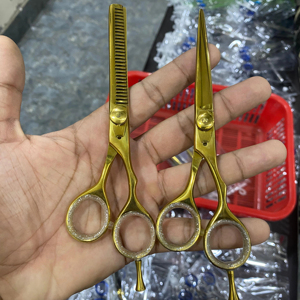 Ensemble de ciseaux de coupe de cheveux de barbier droit en acier inoxydable de série de bord de rasoir droit professionnel pointe pointue pour une utilisation en salon - Product Image 2