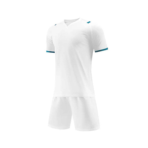 Uniforme de football personnalisé avec logo imprimé, disponible en plusieurs tailles et couleurs, idéal pour les écoles, les clubs et les uniformes de football professionnels. - Product Image 5