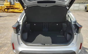 SUV compact d'occasion vérifié 1,5 L hybride automatique / essence électrique Pneus R17 Volant à gauche - Product Image 2