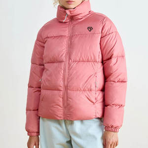 Chaqueta acolchada de piel de oveja para mujer de primera calidad, abrigo de invierno con aislamiento acolchado, cuello alto para comodidad cálida, estampado para clima frío - Product Image 1