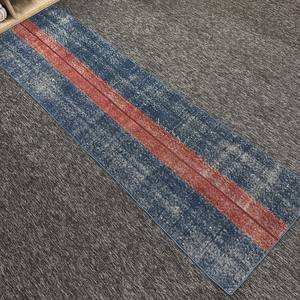 Alfombra Herki de 2.3x7.6 pies, Alfombra Turca Vintage, Alfombra a Rayas Azul y Roja - Product Image 3