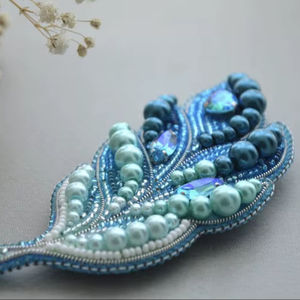 Broches perlées Broche design faite à la main. Accessoires de haute qualité. Broche design unique. Baby shower meilleur cadeau. - Product Image 1