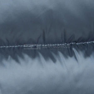 Doudounes légères de haute qualité pour hommes Vêtements d'extérieur à capuche de couleur unie pour l'hiver Service OEM en stock pour la vente en gros - Product Image 6