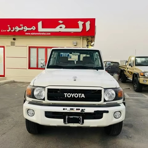 VENTE EXCLUSIVE <span class=keywords><strong>TOYOTA</strong></span> LANDCRUISER d'occasion de luxe, faible kilométrage, toit rigide blanc, SUV 6 cylindres, 2 <span class=keywords><strong>portes</strong></span>, <span class=keywords><strong>2022</strong></span> - Product Image 1