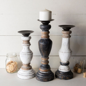 Candelabros de madera estilo granja desgastados con un relieve de girasol blanco elevado, disponibles a precios al por mayor. - Product Image 3