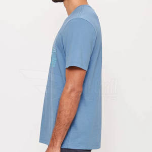 เสื้อยืดลำลองแขนสั้นสำหรับผู้ชายพิมพ์ลายดิจิตอลสีพื้น - Product Image 3