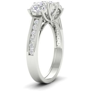 Bague en argent sterling plaqué or avec moissanite par Forever Jewels - Product Image 2