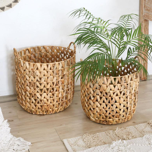 Cubierta de maceta de jacinto de agua redonda artesanal cesta decorativa rústica sostenible para plantas de Viet Fargimex - Product Image 3