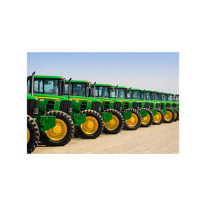 Tractores John Deere usados y nuevos embalados para su envío a revendedores de equipos - Product Image 2
