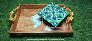 Ensemble de bocaux en acrylique élégant Ramadan et Eid Mubarak avec couvercles incrustés de nacre et plateau de service en bois design - Product Image 4