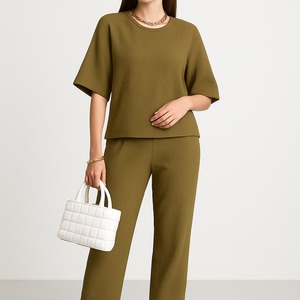 Ensemble coordonné à manches courtes texturé pour femmes en polyester doux avec pantalon assorti disponible en tailles M L XL XXL - Product Image 4