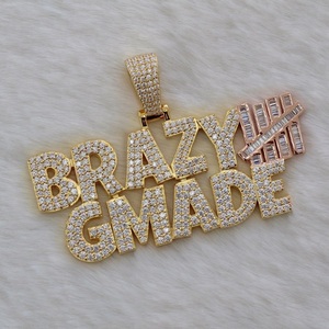 จี้ทองคำ 14k สีเหลือง ประดับเพชรโมอิสซาไนต์ทรงปรินเซสคัท รับรองโดย IGI สไตล์ฮิปฮอป พร้อมตัวอักษรดีไซน์ชุบทองบนเงินแท้ 925 - Product Image 2