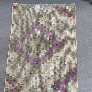 Alfombra Turca Kilim de 2.2x9.5 pies, Ecológica, Verde, con Diseño Abstracto de Patchwork, Vintage, de Lana con Respaldo de Látex - Product Image 3