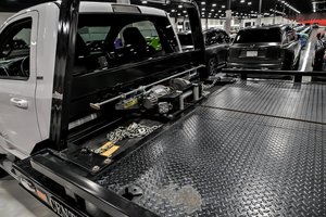 (W&T) PROMOCIÓN Venta de Camión de Remolque Usado RA'M 5500 SLT REG CAB 120"C/A 4X2 2022 con Elevador de Ruedas - Product Image 3