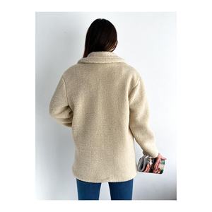 Cappotto in pelliccia sintetica a quattro bottoni da donna - Product Image 5