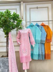 Ssumaira Collection 2026 Ensemble de robes d'hiver modernes 3 pièces Pantalon en coton brodé avec Salwar Kameez pour les fêtes - Product Image 6