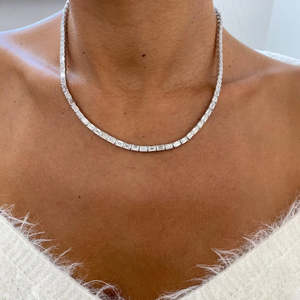 Collar de Gargantilla Fino de Oro de 14K con Moissanita Cultivada en Laboratorio de Corte Esmeralda y Perla de Agua Dulce, Joyería de Boda Estilo Hip Hop, 22.63 CT - Product Image 1