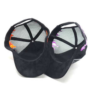 Gorras de Malla con 5 Paneles y Estampado, Gorra Trucker Personalizada con Llamas de Gamuza - Product Image 3