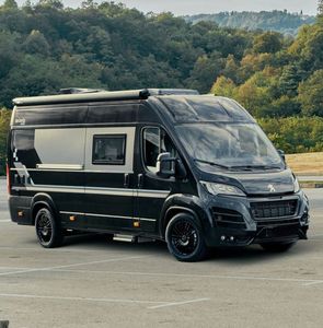 Autocaravana Compacta Moderna, Vehículo de Aventura Todoterreno, Completamente Equipada con Cocina, Baño, Energía Solar, Unidad de Vivienda Móvil - Product Image 4