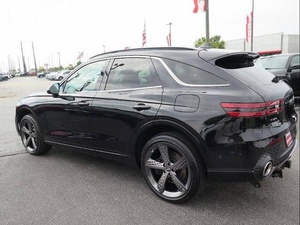Genesis GV70 SUV 2024 d'occasion, automatique, moteur atmosphérique 4.1-6L, pneus R17, sièges en cuir, jantes en alliage d'aluminium arrière, conduite à gauche - Product Image 2