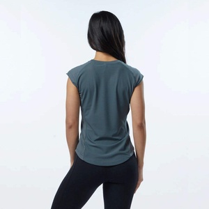 Vente en gros de haute qualité personnalisé imprimé Design moderne femmes t-shirt pour streetwear et tenues quotidiennes décontractées - Product Image 2
