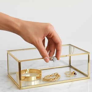 Boîte à bijoux en verre, artisanat de couleur or idéal pour l'affichage au détail de qualité supérieure, les cadeaux d'entreprise et un usage personnel exclusif - Product Image 1