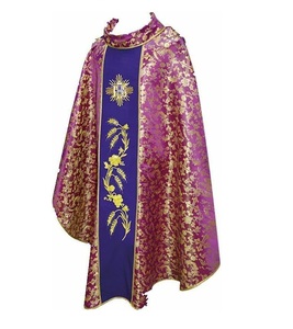 Chasuble de qualité supérieure pour père, vêtement liturgique pour homme, logo personnalisé, nouvelle conception de haute qualité, chasuble brodée - Product Image 1
