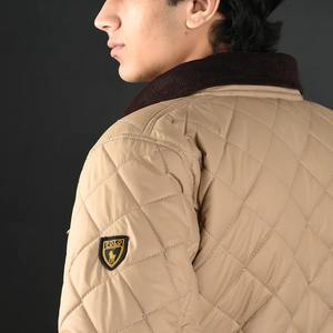 Veste Aura Horizon beige de luxe pour homme, légère, de haute qualité, élégante, pour temps froid, rembourrée, respirante, devant - Product Image 4